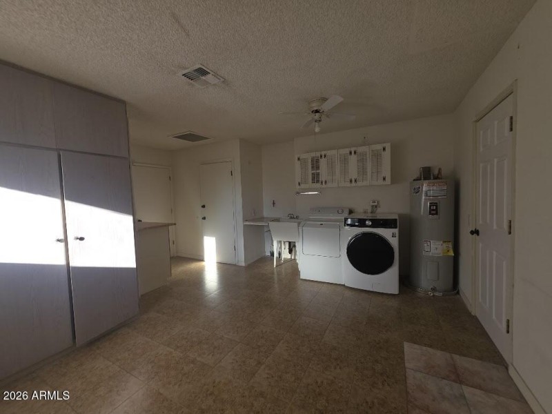 LAUNDRY ROOM-Entrance