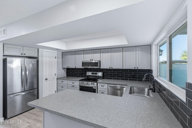 23-web-or-mls-Interior-10