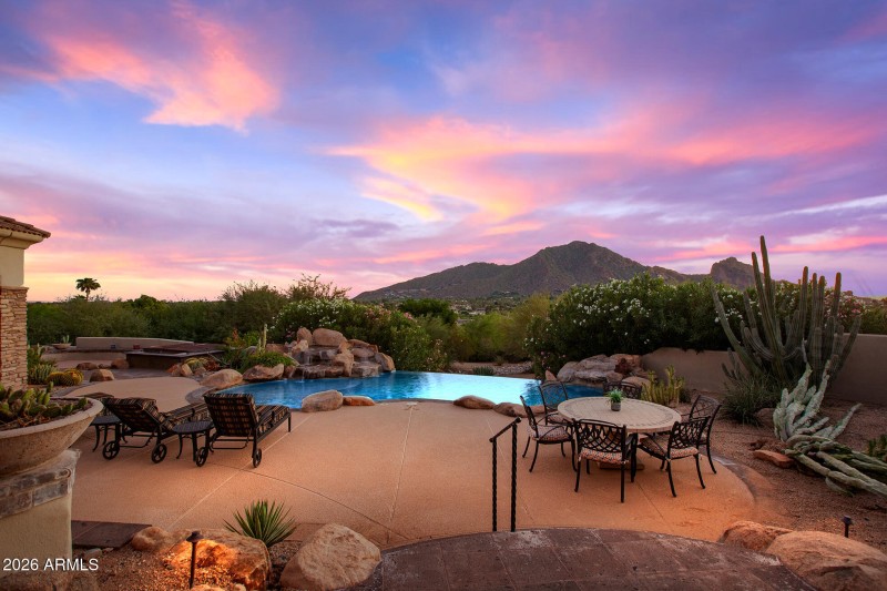 Twilight on iconic Camelback Mtn