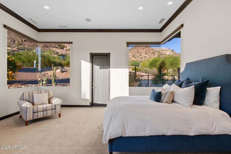 Bedroom 4 w Mummy Mtn views