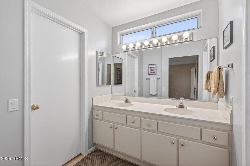 Dual Sinks and Walk-in Closet!