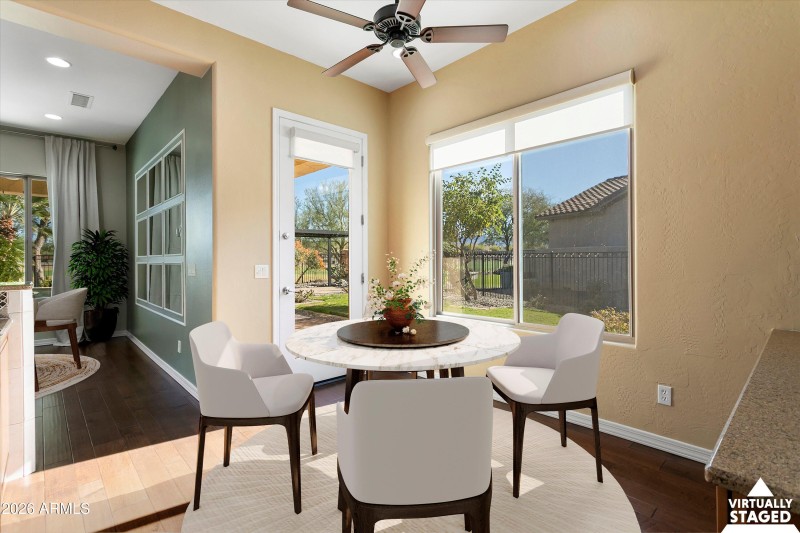 28-Breakfast Nook - Staged