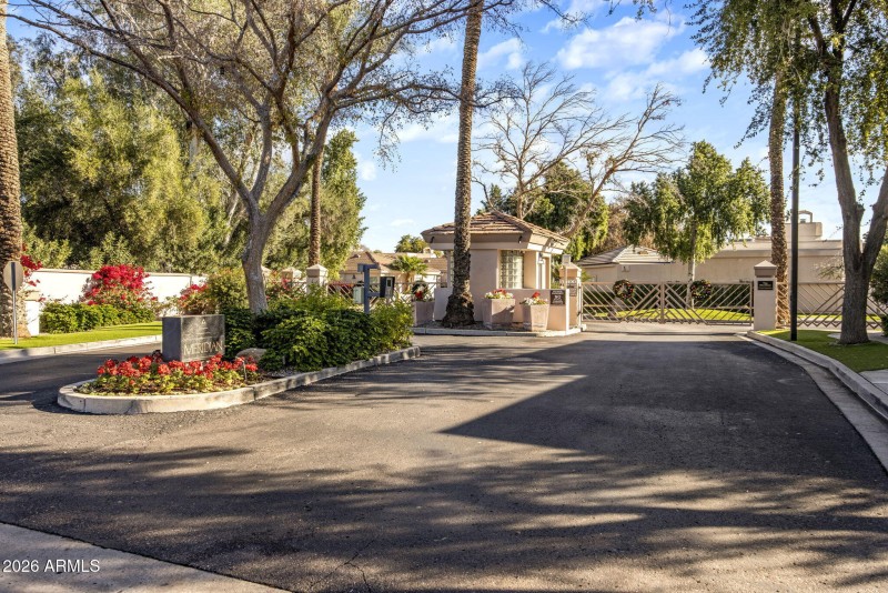 Gated Community- Lock N Leave