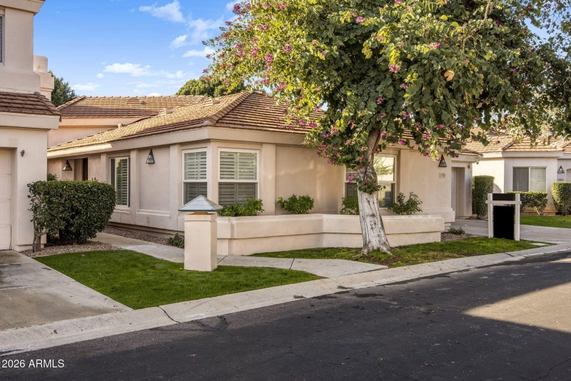 Single Family home- lock n leave