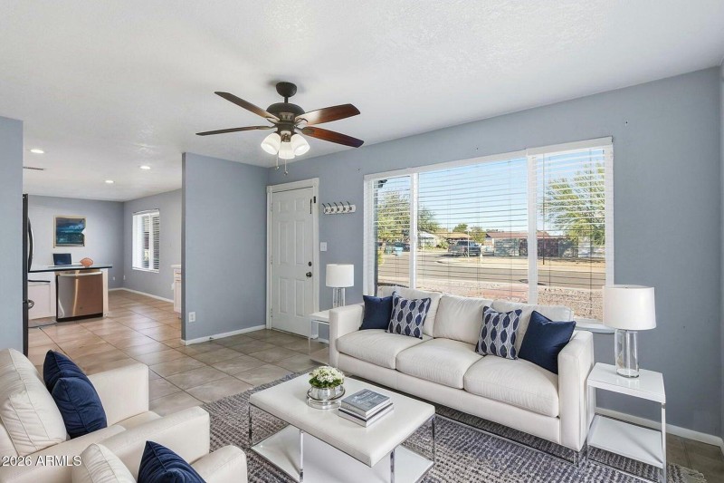 7-web-or-mls-839 W Kerry Ln Phoenix, AZ