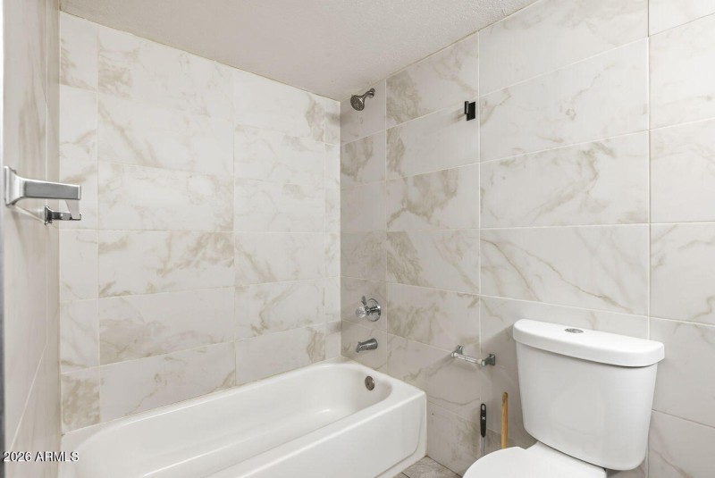 22-web-or-mls-839 W Kerry Ln Phoenix, AZ