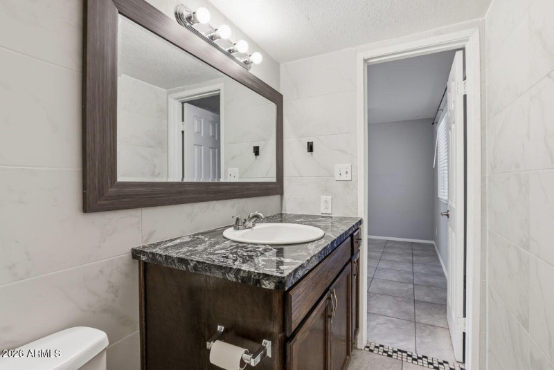 33-web-or-mls-839 W Kerry Ln Phoenix, AZ