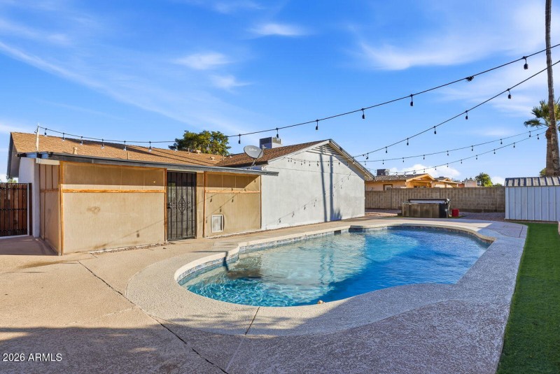 38-web-or-mls-839 W Kerry Ln Phoenix, AZ