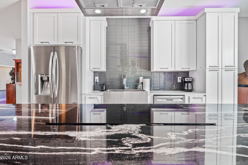 ocupix-16030N43S-DLX-13 - Kitchen