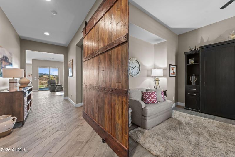 Office/Den w Murphy bed