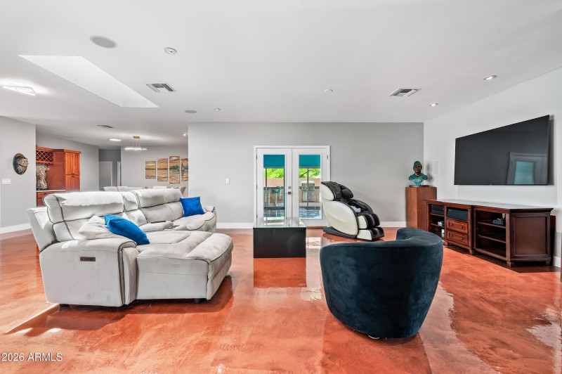 ocupix-16030N43S-DLX-5 - Living Rm