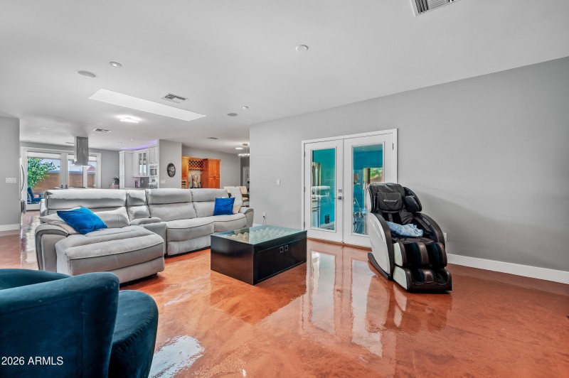 ocupix-16030N43S-DLX-7 - Living Rm