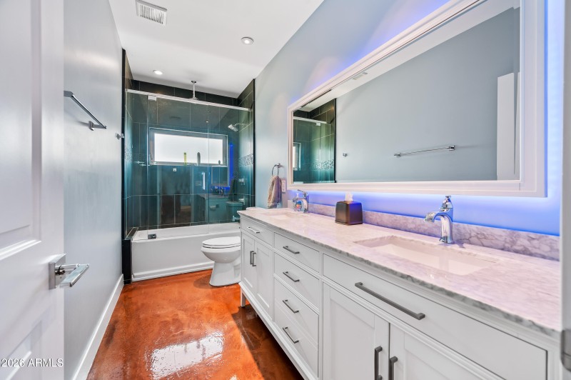 ocupix-16030N43S-DLX-22 - Guest Bath