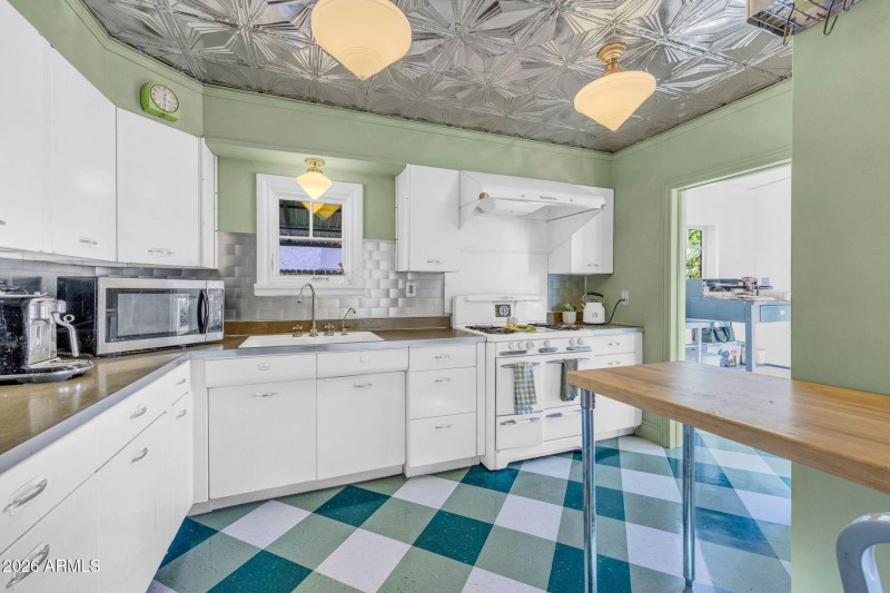 mls_1813 E Willetta St-21