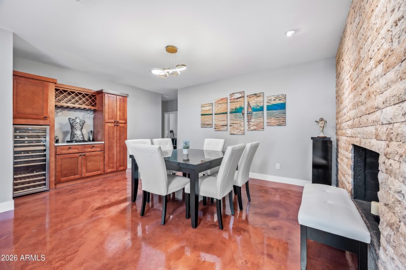 ocupix-16030N43S-DLX-18 - Dining-Wine Ba