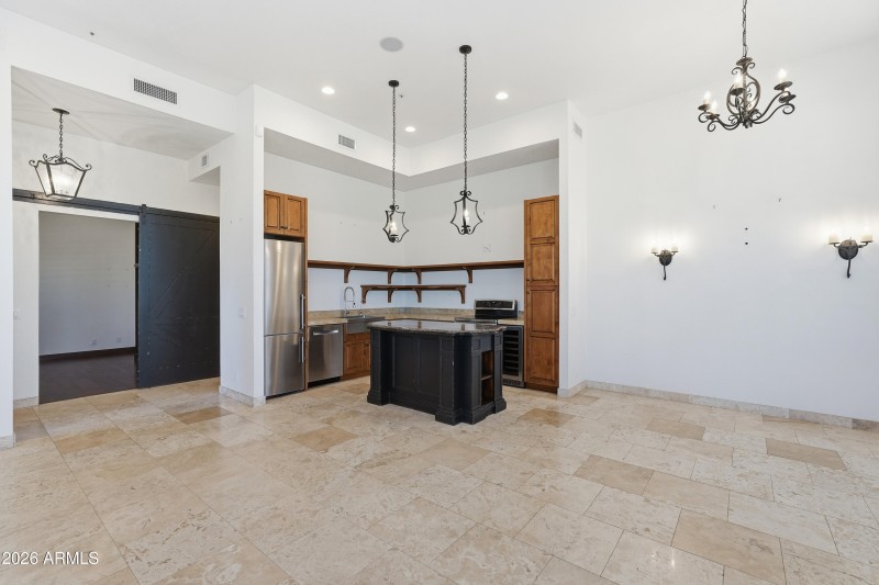 Library/Den/Br 2 close by