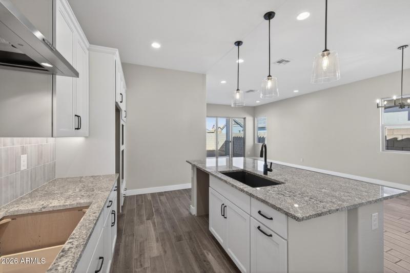 12)KITCHEN