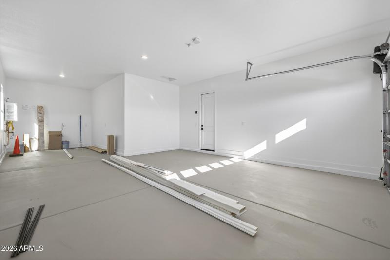 34)GARAGE