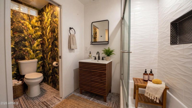 2232 W San Miguel - Guest Bathroom