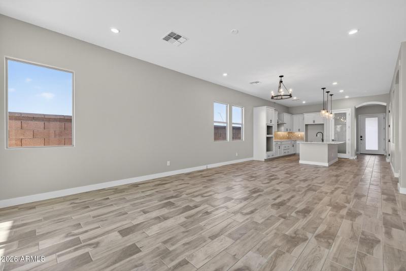 6)GREAT ROOM