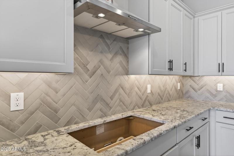 12)KITCHEN