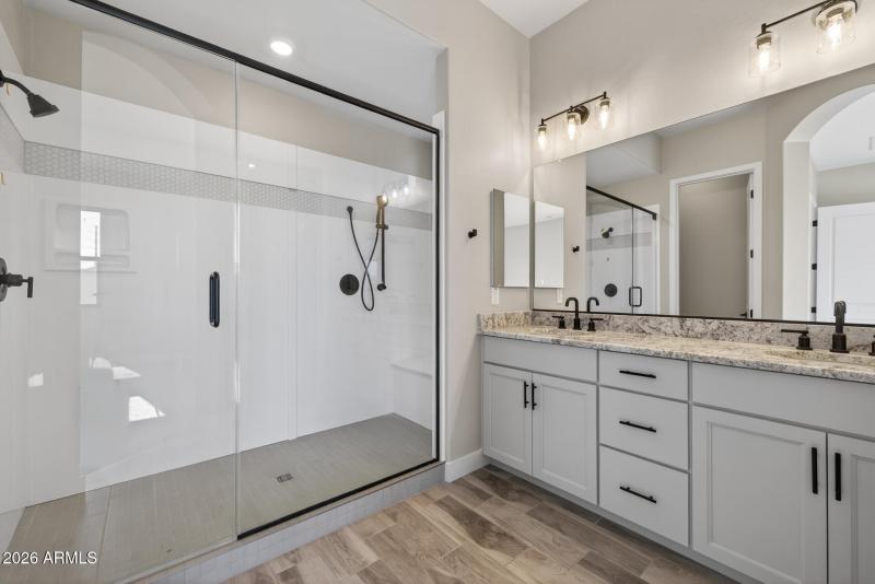 21)PRIMARY BATH