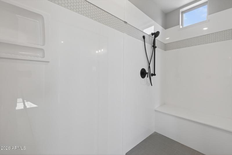 23)PRIMARY BATH