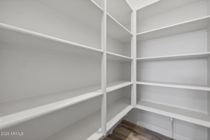33)PANTRY