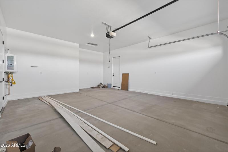 36)GARAGE