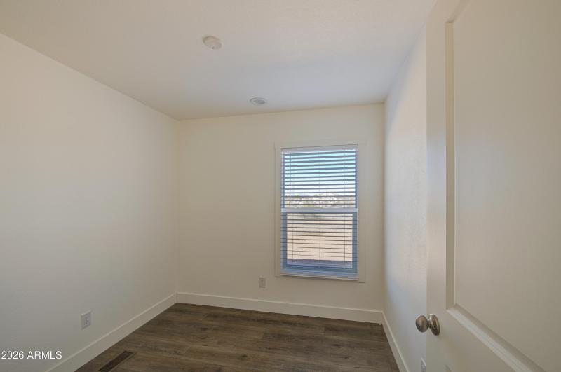 Bedroom 4-pic 1