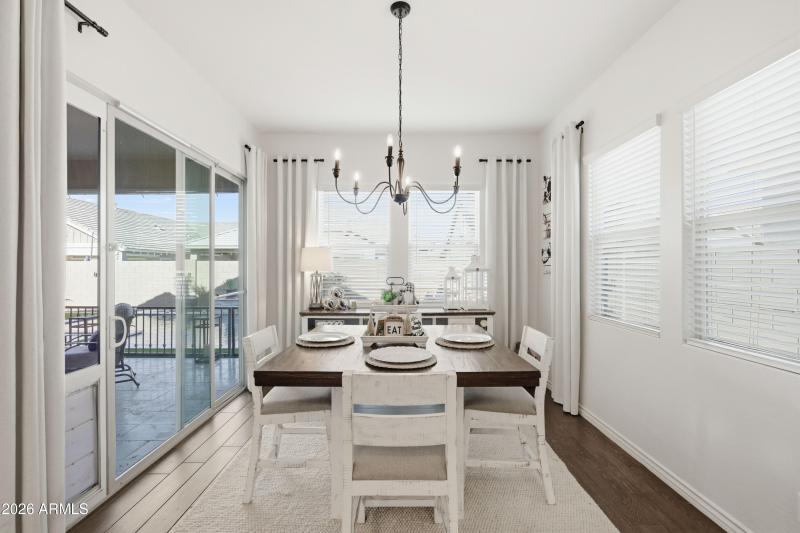 4o dining area