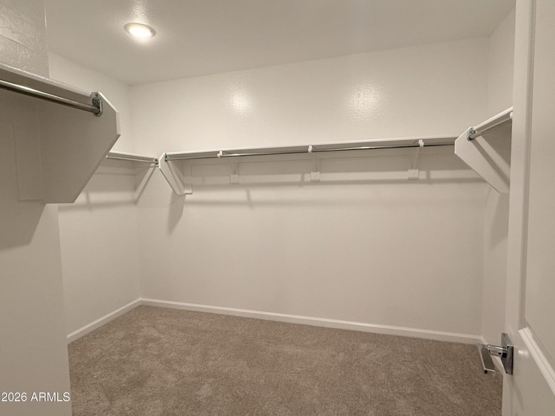 025 Walk In Closet