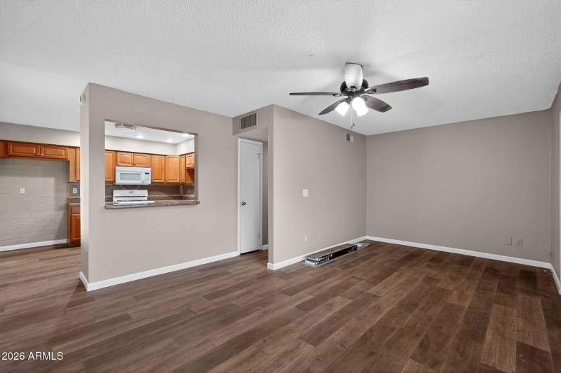 20_4127_N_74th_Ave_Phoenix_AZ_85033-Livi