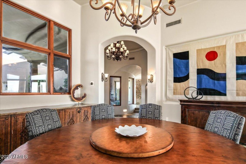 18-Dining Room Details