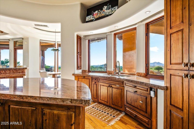 25-Kitchen
