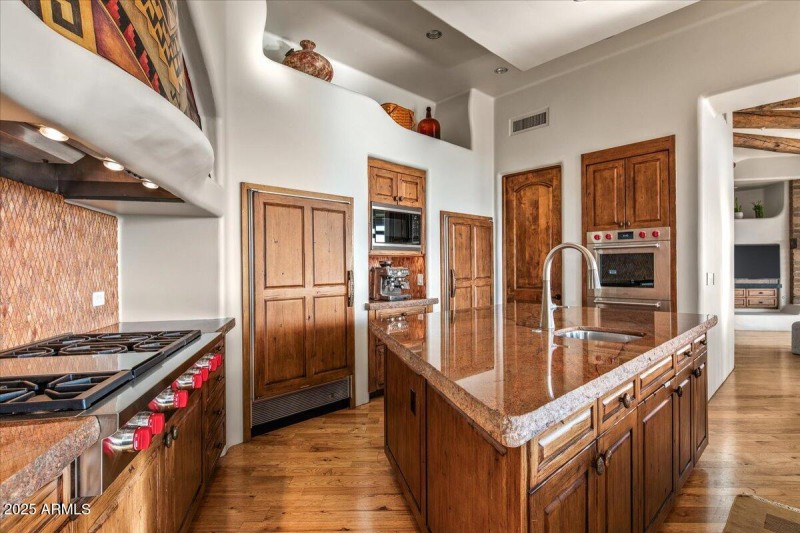26-Kitchen Details
