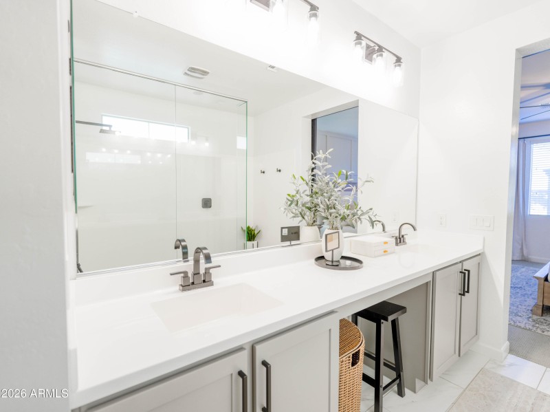 Master Bedroom Bathroom