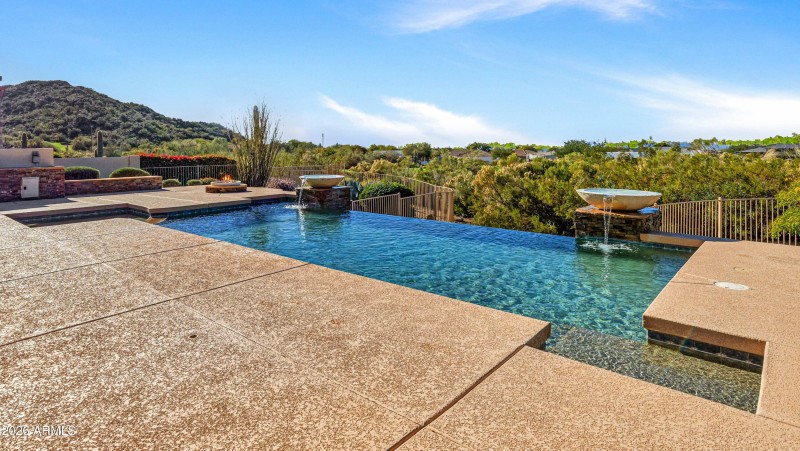 Stunning Negative Edge Pool