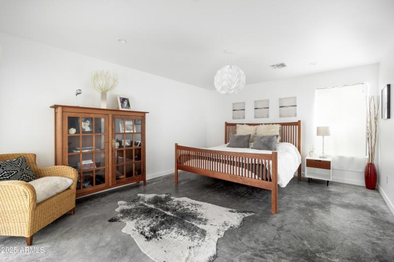 14025 N. 11th Pl.-12