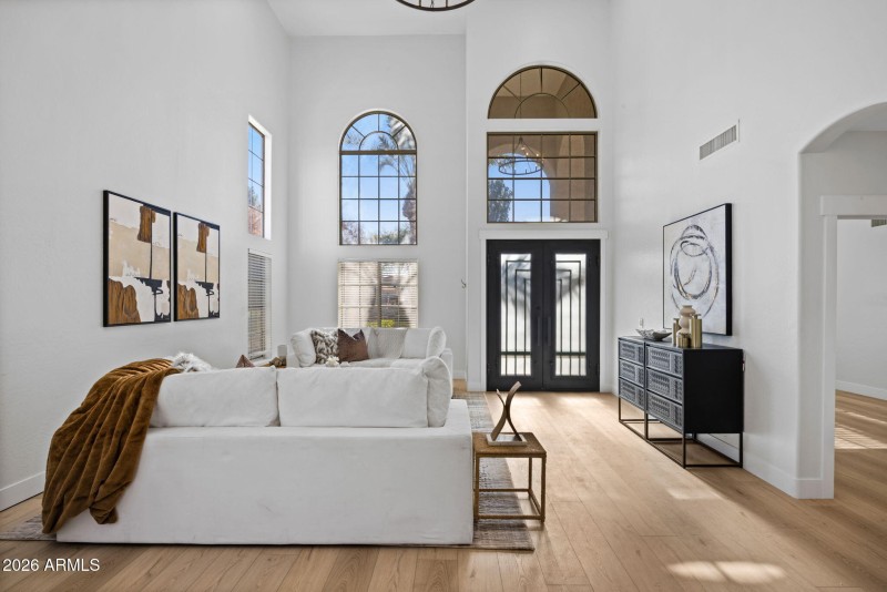 7-web-or-mls-1442-w-laurel-ave