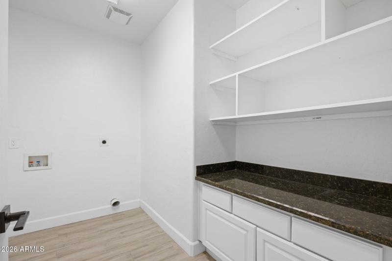 35-web-or-mls-1442-w-laurel-ave