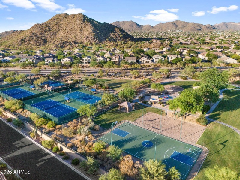 Las Sendas Amenities