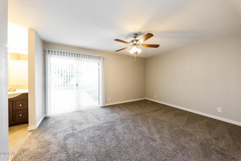 009-photo-main-bedroom-15009706