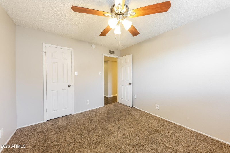 013-photo-bedroom-15009702