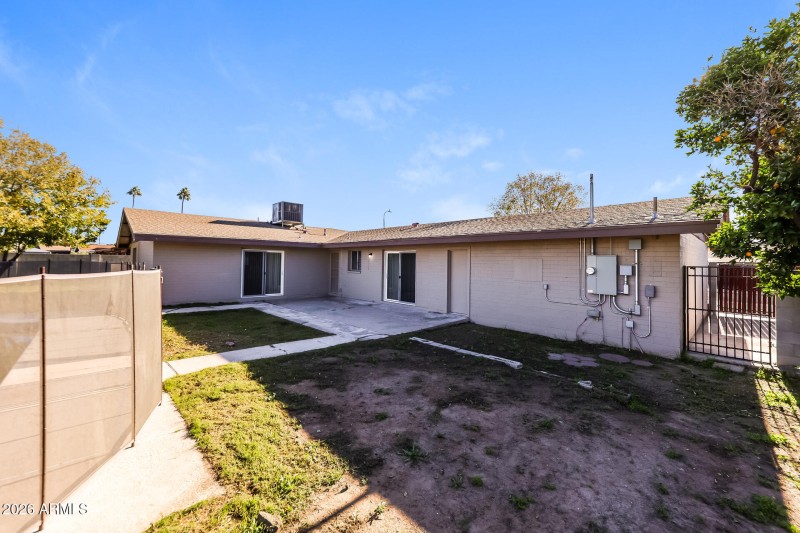 020-photo-rear-view-15009737