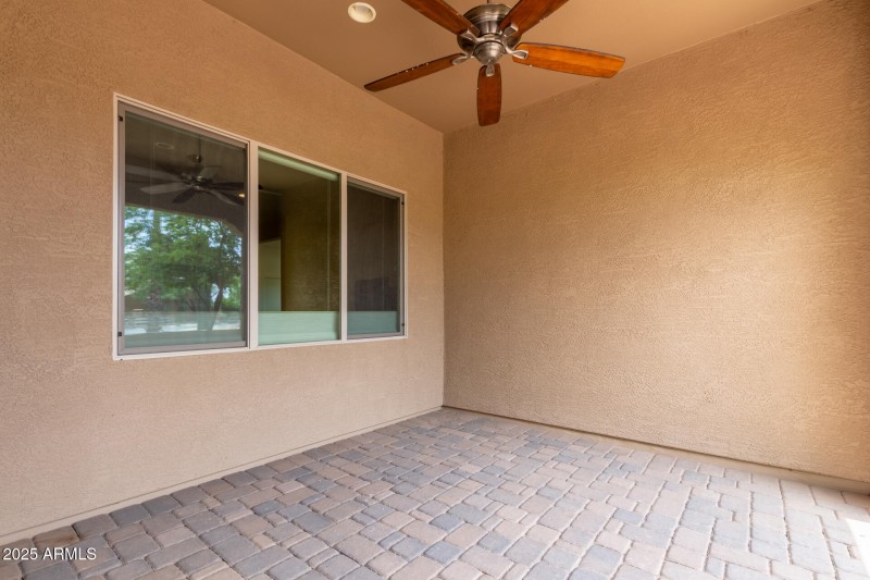 No neighbors behind you