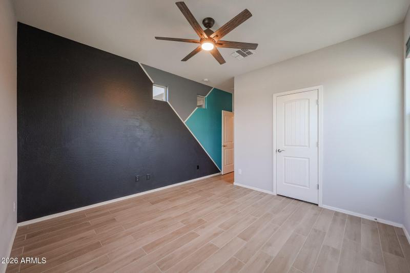 Bedroom 2 w/ walk-in closet