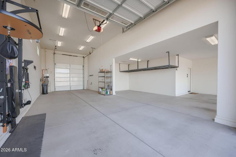 RV Garage w/ roll-up door to backyard