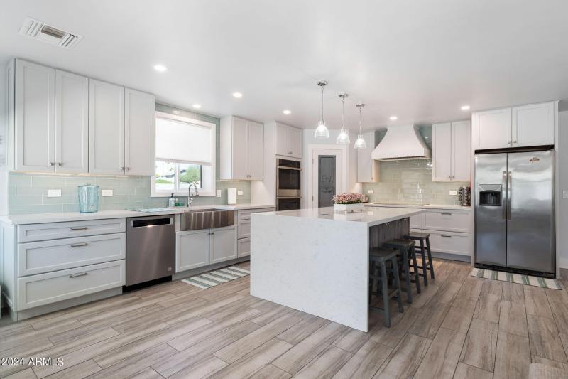 008__4525 E Paradise Ln