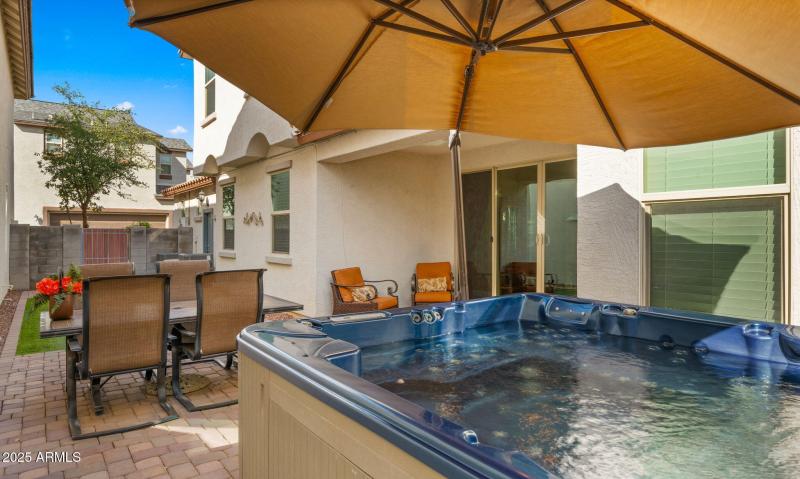 27-web-or-mls-Backyard Space3